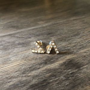 ✨GORGEOUS V-shaped QZ encrusted earrings